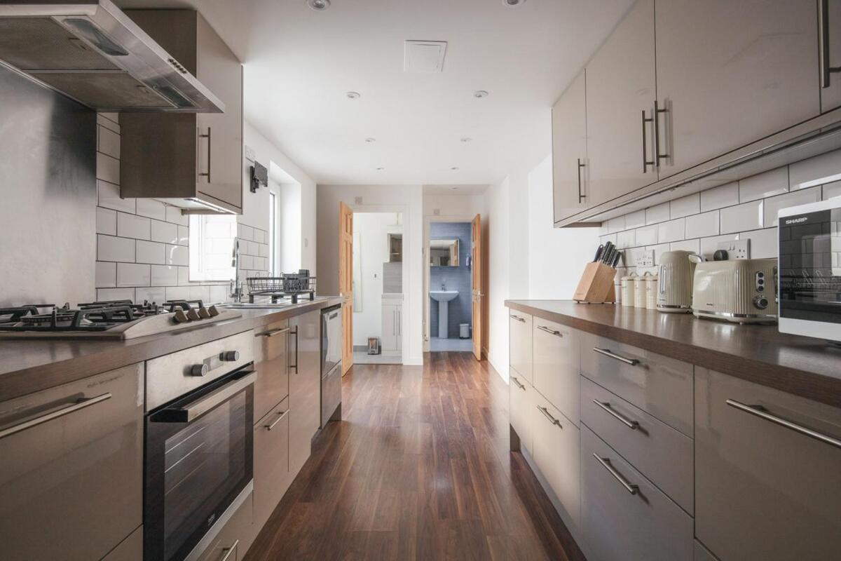 Spacious 3 Bedroom Home With Ps5 And Pool Table Near O2 Arena Canary Wharf And Elizabeth Line To Central Лондон Екстер'єр фото