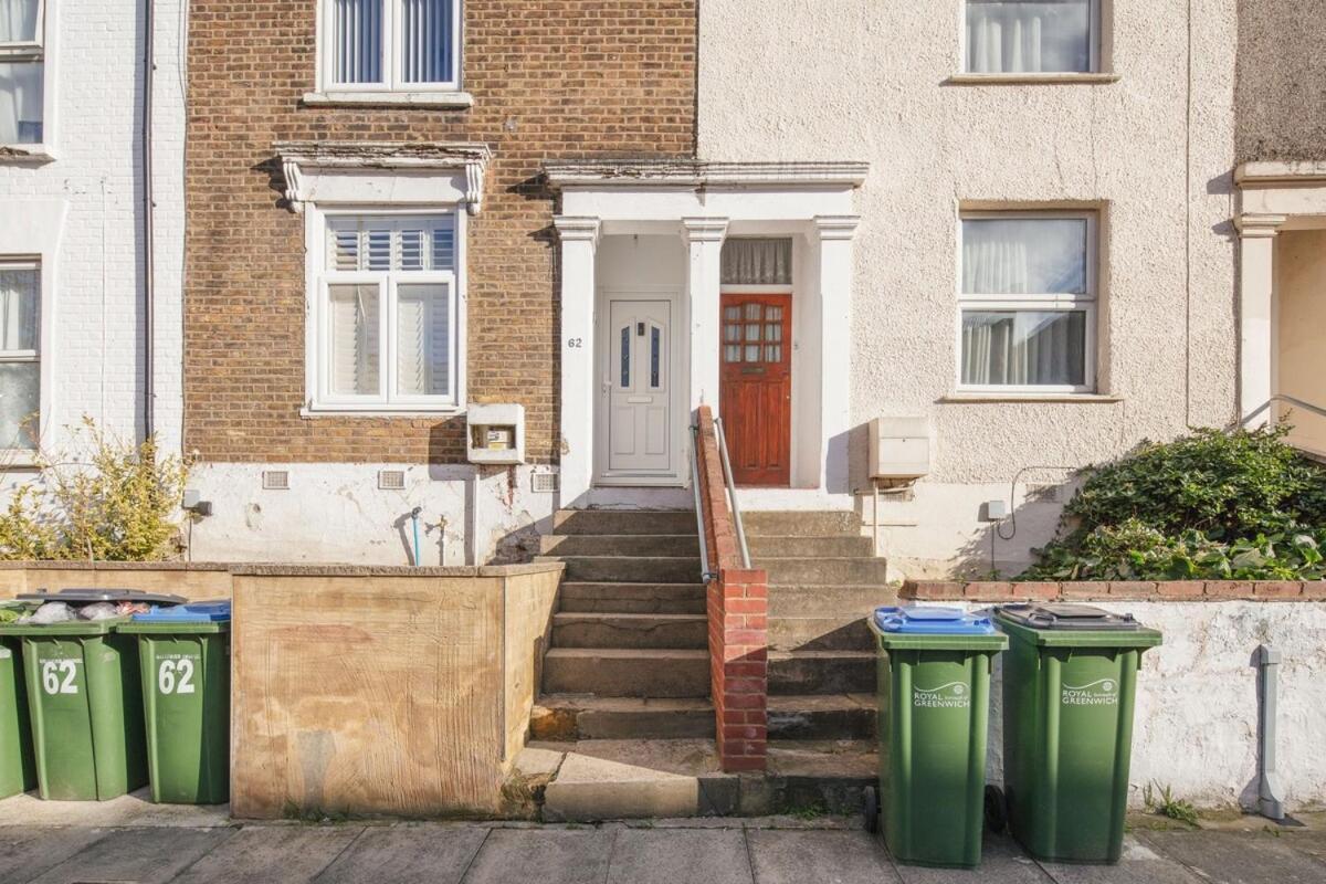 Spacious 3 Bedroom Home With Ps5 And Pool Table Near O2 Arena Canary Wharf And Elizabeth Line To Central Лондон Екстер'єр фото