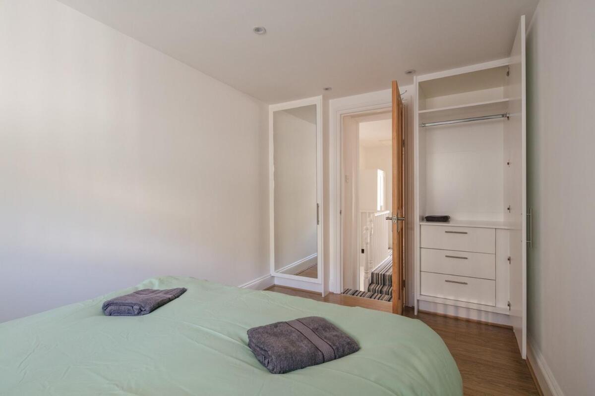 Spacious 3 Bedroom Home With Ps5 And Pool Table Near O2 Arena Canary Wharf And Elizabeth Line To Central Лондон Екстер'єр фото