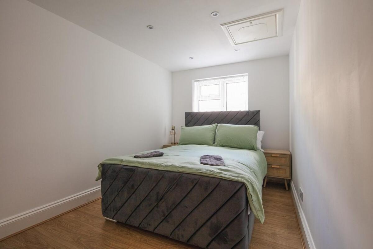 Spacious 3 Bedroom Home With Ps5 And Pool Table Near O2 Arena Canary Wharf And Elizabeth Line To Central Лондон Екстер'єр фото