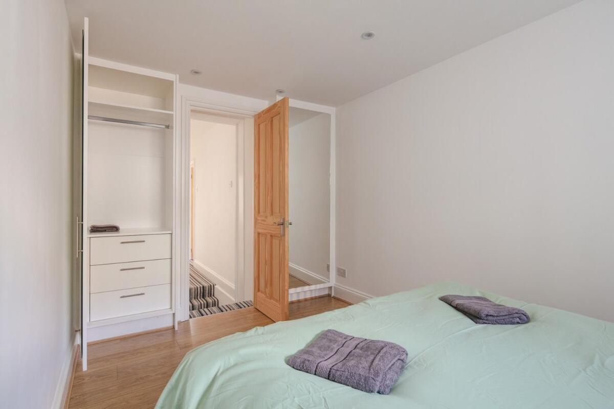 Spacious 3 Bedroom Home With Ps5 And Pool Table Near O2 Arena Canary Wharf And Elizabeth Line To Central Лондон Екстер'єр фото