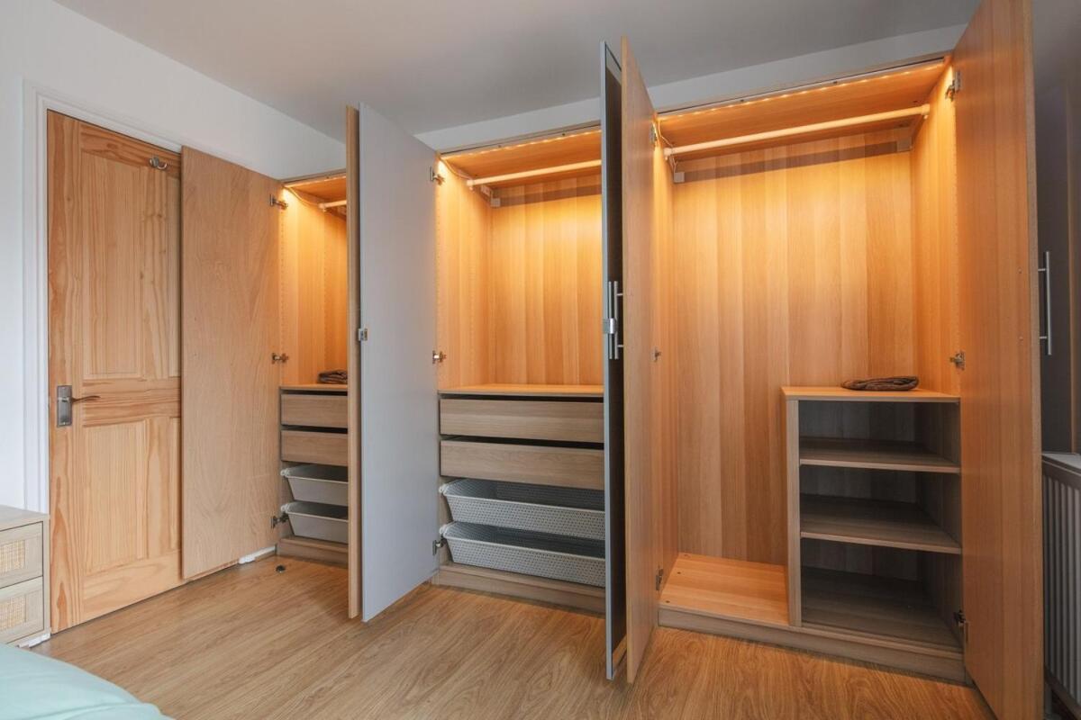 Spacious 3 Bedroom Home With Ps5 And Pool Table Near O2 Arena Canary Wharf And Elizabeth Line To Central Лондон Екстер'єр фото